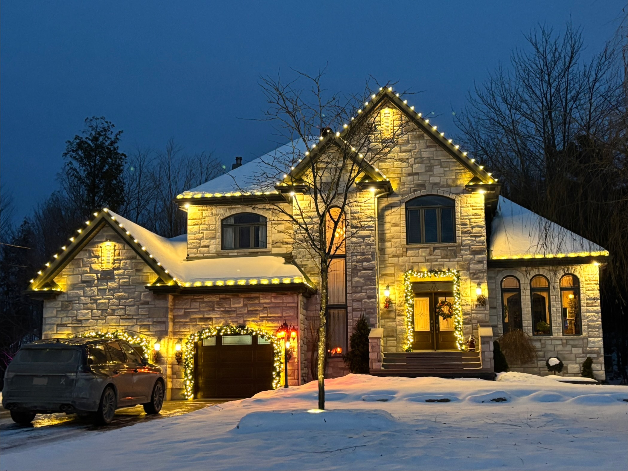 Installing breathtaking Christmas lights in Mirabel: Leave it to the pros